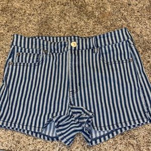 American Eagle stripped shorts !